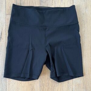 Old Navy Women Black Ribbed Bikeshort 6 inches Large Athletic Biker